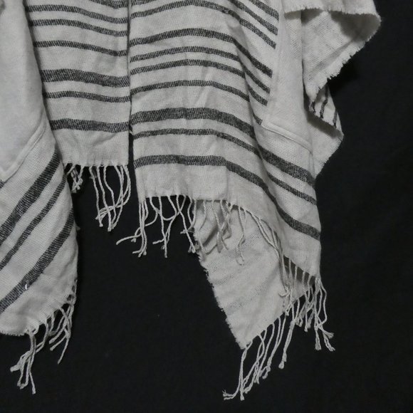 GARAGE one size, striped hooded poncho with deep pockets, BNWT - Picture 5 of 15